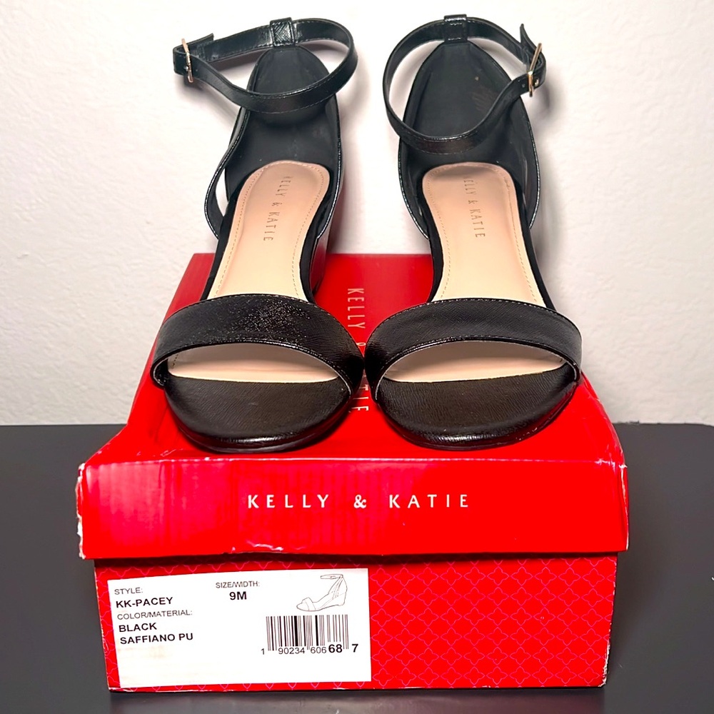Kelly & Katie Ankle Strap Sandal Size 9M in Women